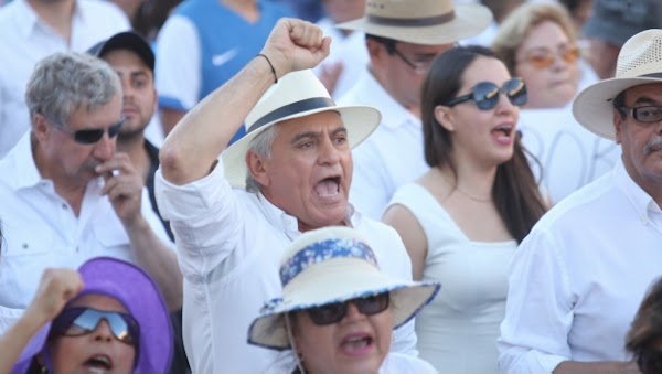 Panistas piden "voto por voto, casilla por casilla" en marcha del PAN en Coahuila