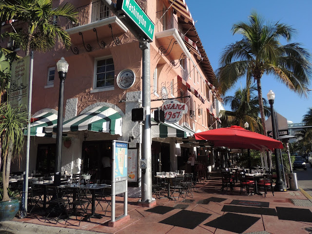 Vista da rua Espanola Way - Miami Beach