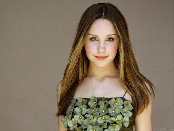 Amanda Bynes HD Wallpaper -01