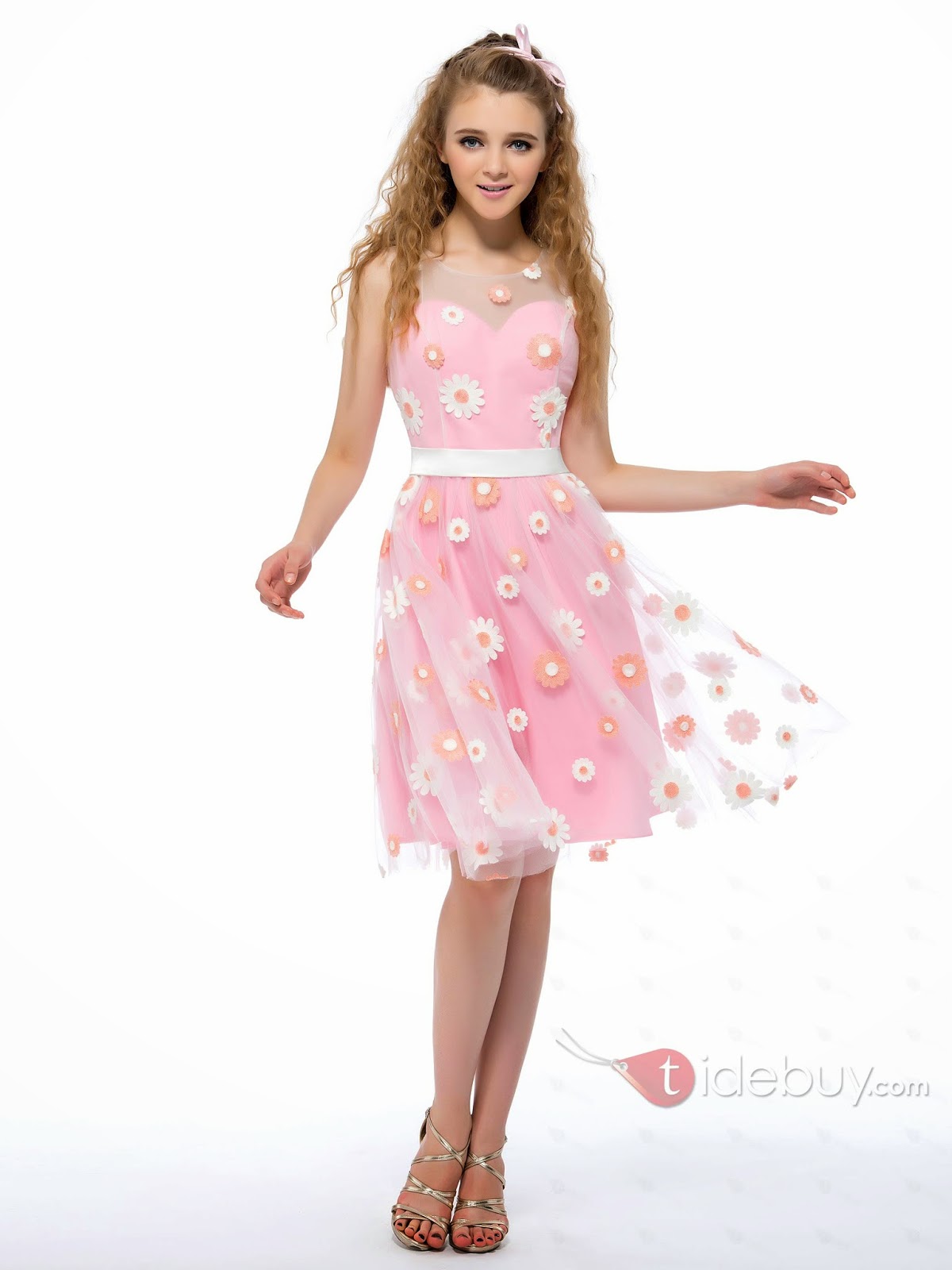 Sweet Embroidery Scoop Neckline A-Line Knee-Length Homecoming/Sweet 16 Dress