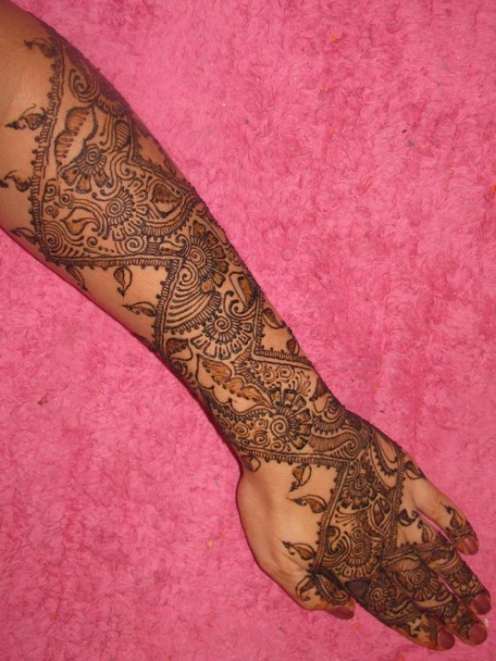 They use to follow some beautiful patterns in mehndi designs and styles of