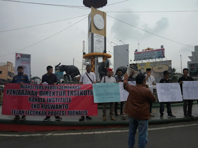 Aliansi Pers Lampung Peduli Demokrasi Tuntut Direktur Rakata Institute