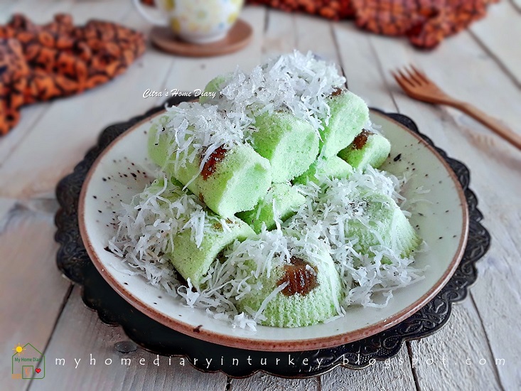 Putu Bambu (Kue Putu) / Indonesian Rice Flour Steamed Cake in Bamboo tube | Çitra's Home Diary. #putubambu #kueputu #jajanpasar #veganrecipe #healthyrecipe #Indonesianfoodrecipe #endonezyamutfağı #Asianfoodrecipe #riceflourrecipe