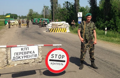 A causa dei bombardamenti chiudono i posti di blocco sul territorio occupato di Donbass