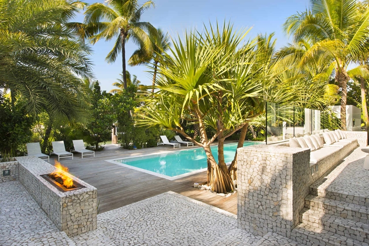Backyard of Modern mansion in Miami