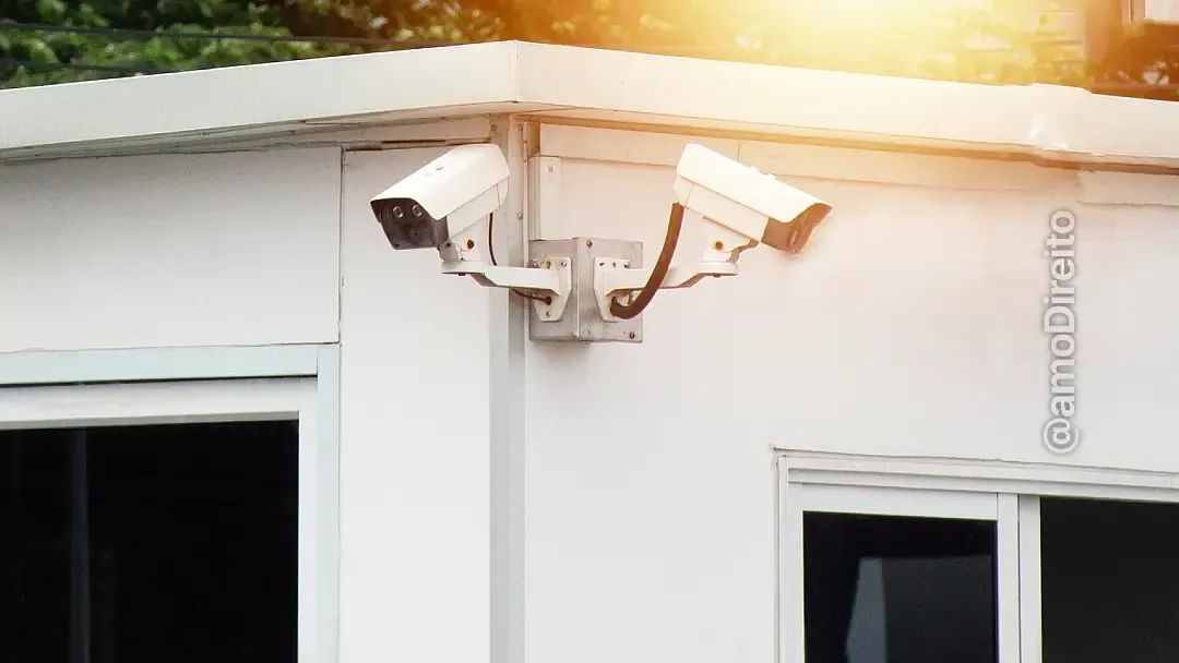instalacao cameras voltadas quarto vizinho causa indenizacao