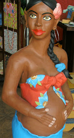 BONECA DE BARRO COM 1,27 METRO, GRÁVIDA COM A BARRIGA DE FORA