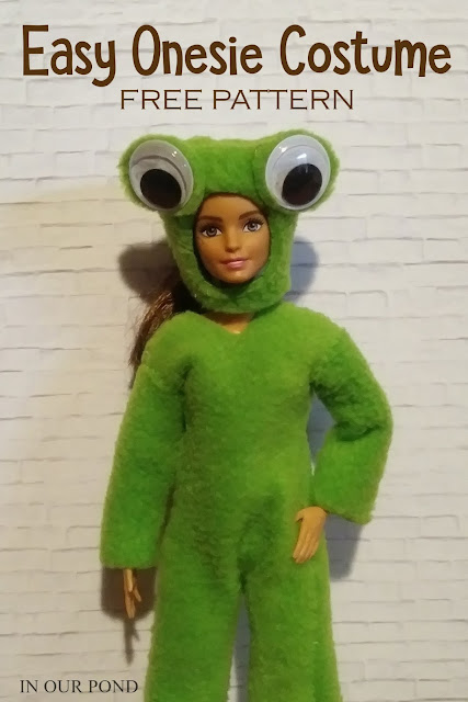 Easy DIY Doll or Elf Onesie Costume // In Our Pond // inspired by My Froggy Stuff // sewing for dolls // elf on the shelf // free pattern // sewing for elves // christmas gifts // costume // easy // DIY