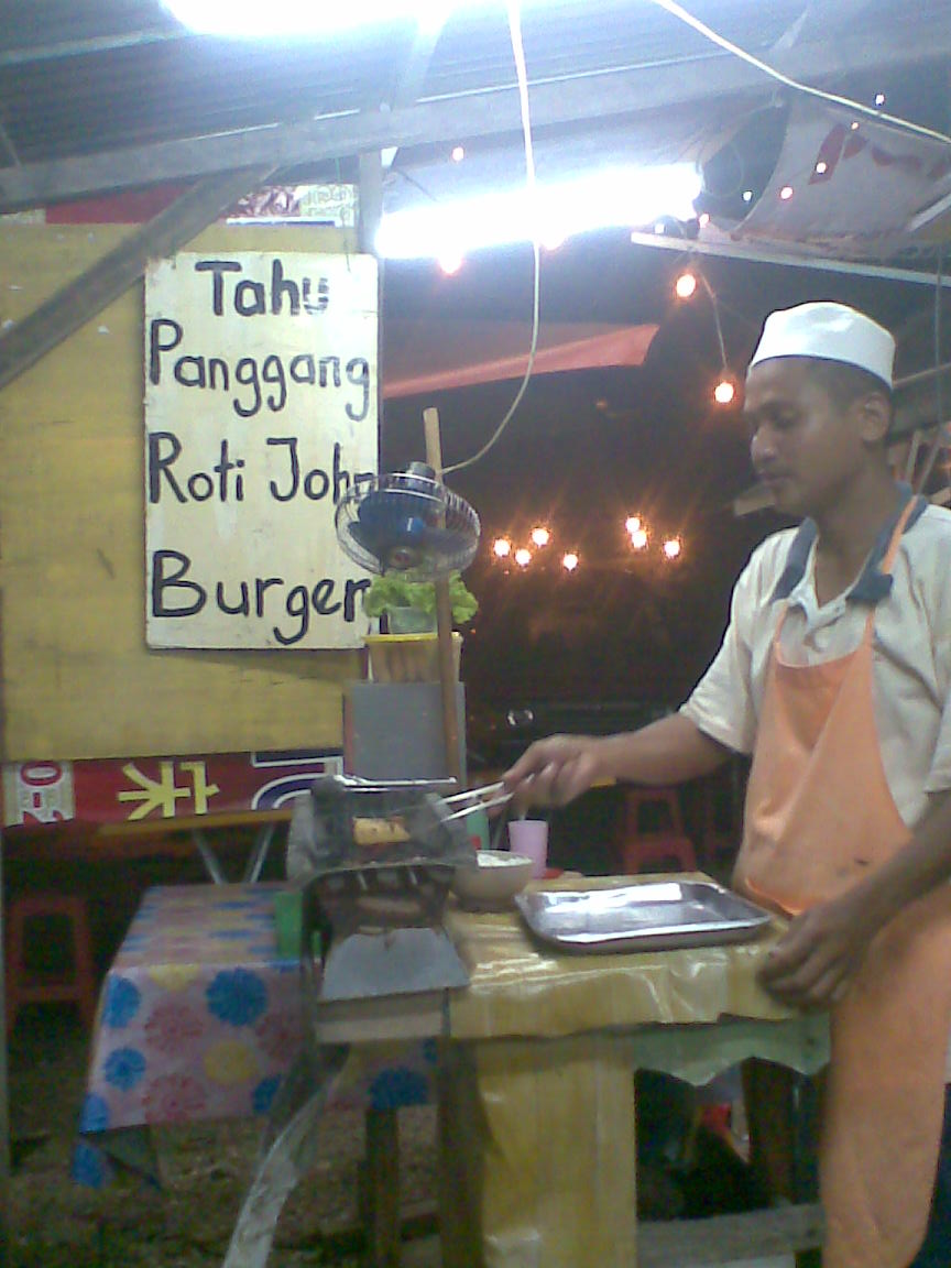 JOM SANTAI DI PANTAI NELAYAN: BOLEH MAKAN DAN MINUM