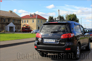 Автомобиль на российских номерах в Ивье