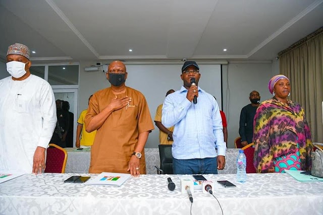 CHAIR OF THE ONDO STATE APC’S PRIMARY ELECTION COMMITTEE, YAHAYA BELLO INTERACTS WITH ASPIRANTS. 