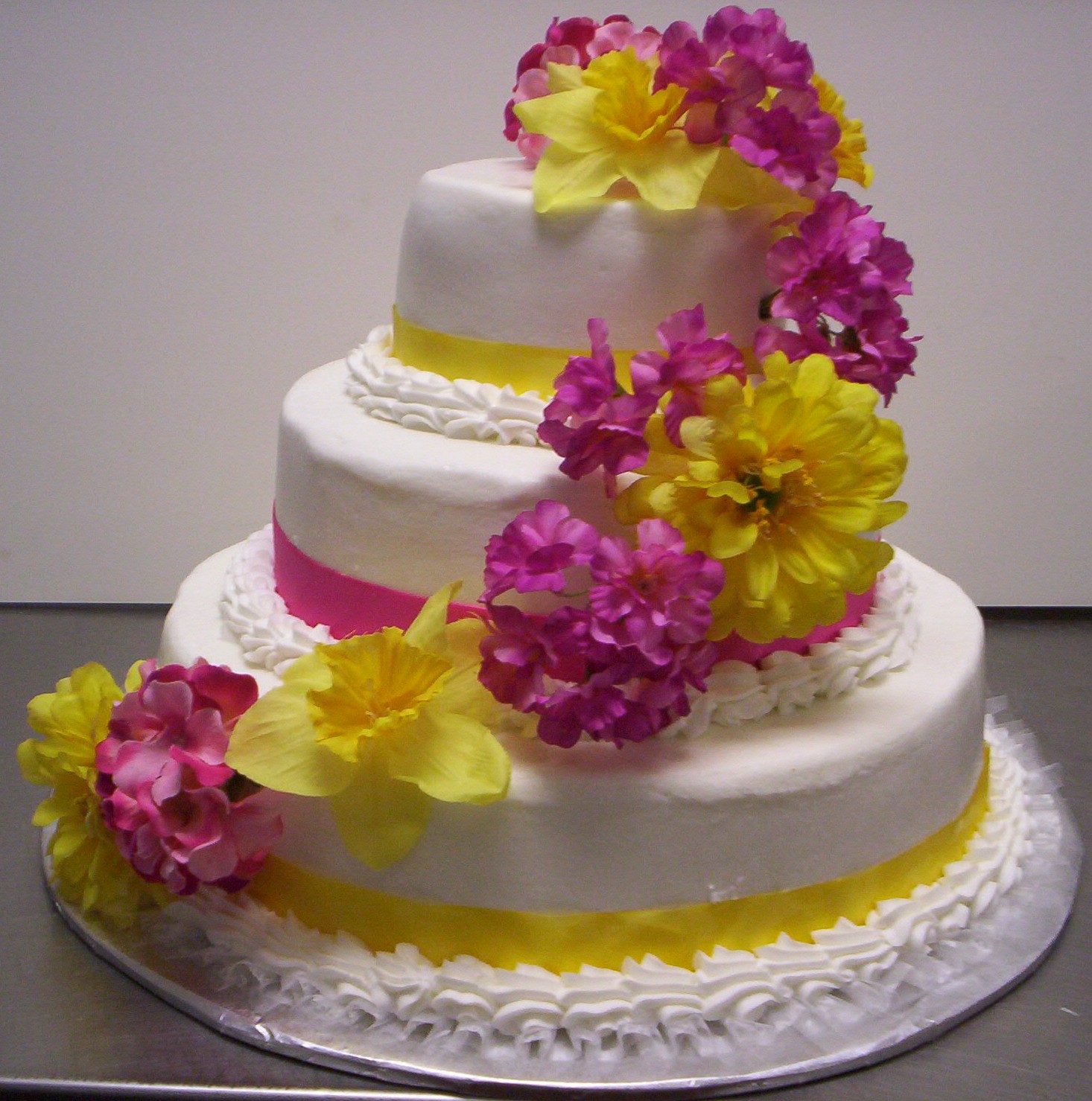 Decorate Wedding Cake