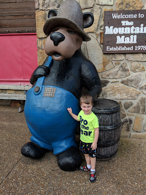 Gatlinburg, vacation, travel, family fun, free in Gatlinburg, Gatlinburg photo place, Gatlinburg attraction, smokey bear