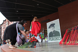 Miles de personas participan en el homenaje póstumo a Periko Solabarria