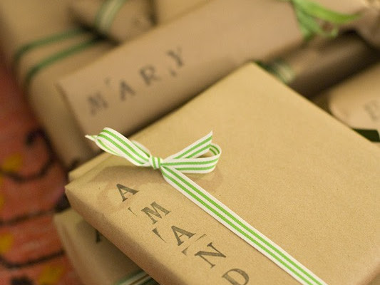 holiday gift wrap diys