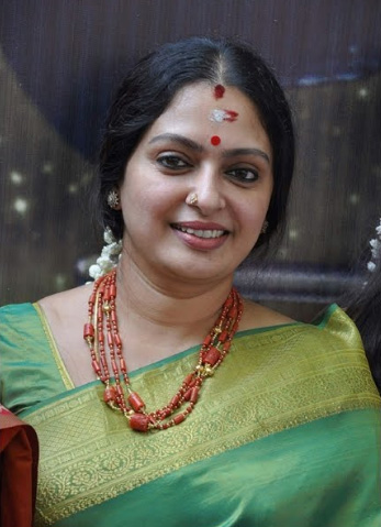 Gold and Diamond jewellery designs: Actress Seetha in ...