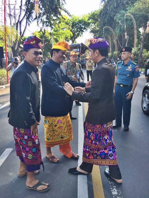 33 Ide Top Keunikan Pakaian  Adat  Bali  Tema 7 Kelas 4