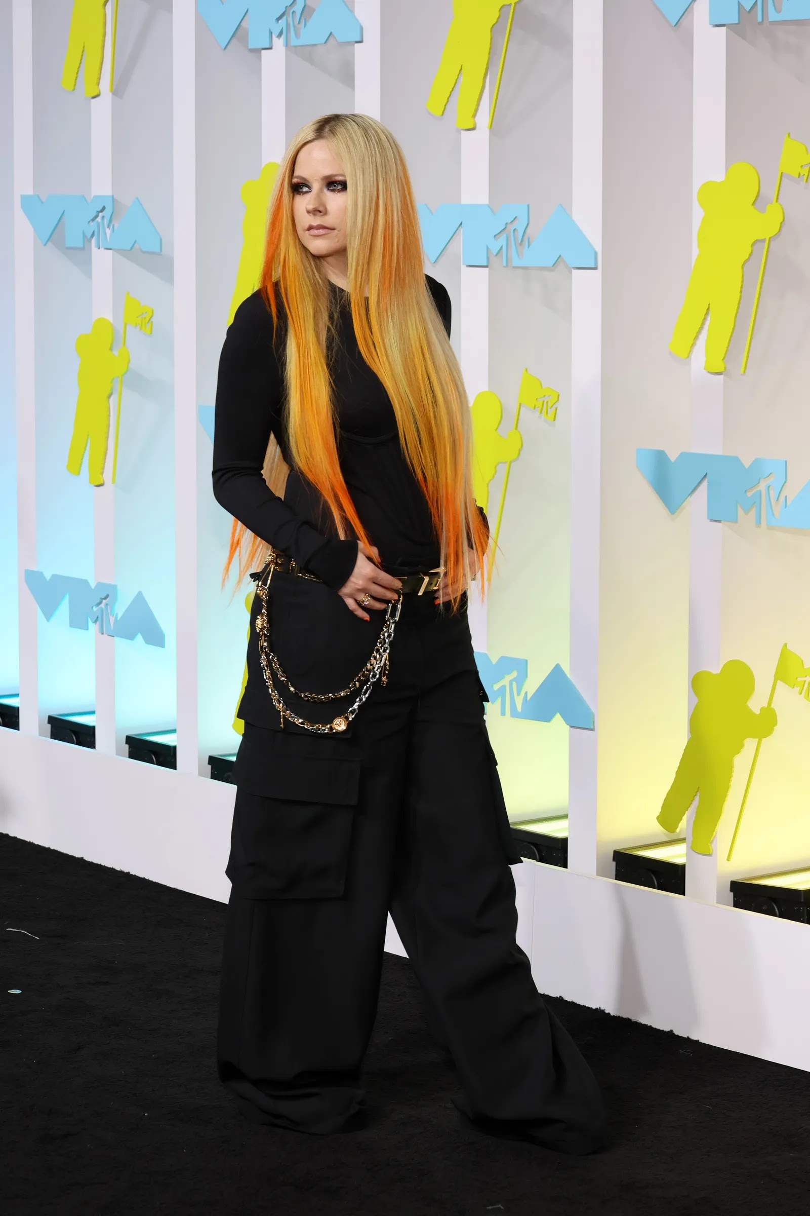 Los impresionantes looks de las celebridades en la alfombra roja de los MTV VMAs 2022