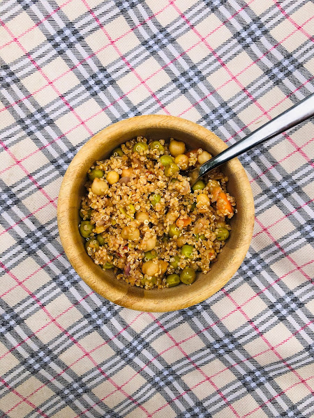 Salade de quinoa, pois-chiches et petits-pois