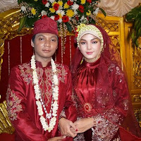 Gaun Pengantin Muslimah Modern Warna Merah