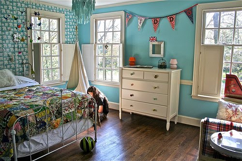 Girl's Room: Aqua Blue & Red - Design Dazzle