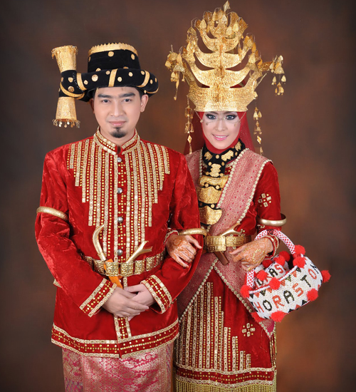 model baju pengantin batak