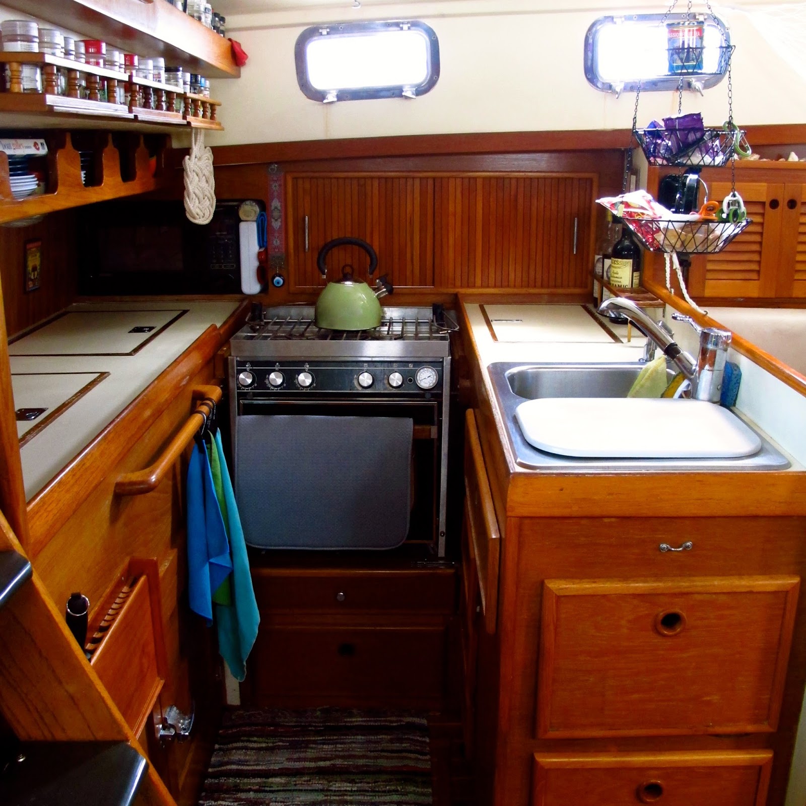 Windtraveler: Making a Boat a Home: The Art of Decorating A Boat