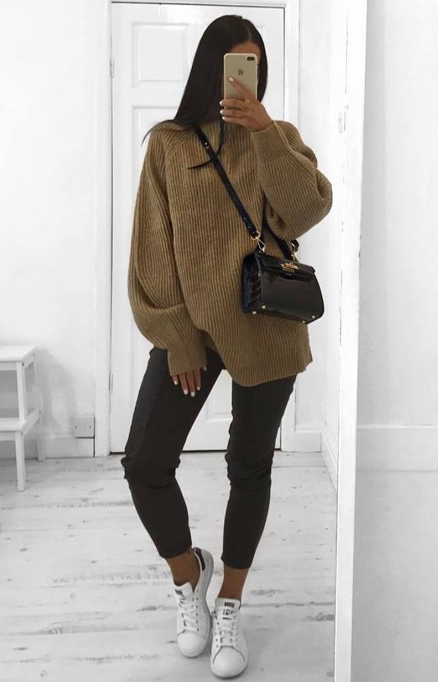 casual style addiction / brown oversized sweater + bag + sneakers + black skinnies