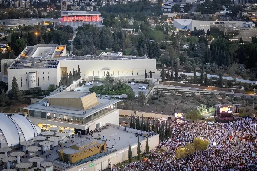 Ativistas antirreforma protestam em frente à Suprema Corte em Jerusalém, Israel | Yonatan Sindel/Flash90
