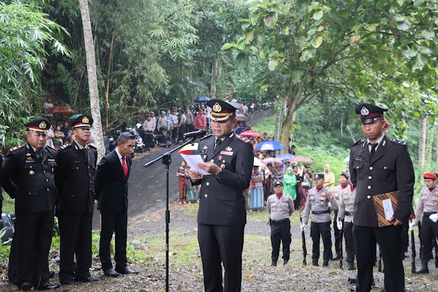 Wakapolres Karangasem Pimpin Upacara Perabuan Jenazah Almarhum AIPTU I Komang Winarta