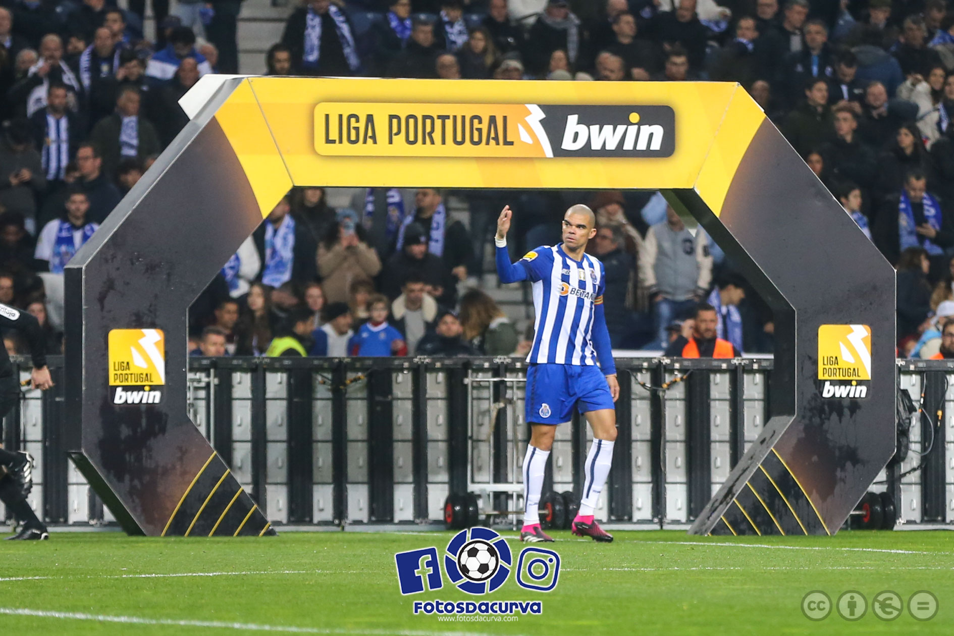 Cartões e penáltis perdoados? Os lances polémicos do Sporting-FC Porto