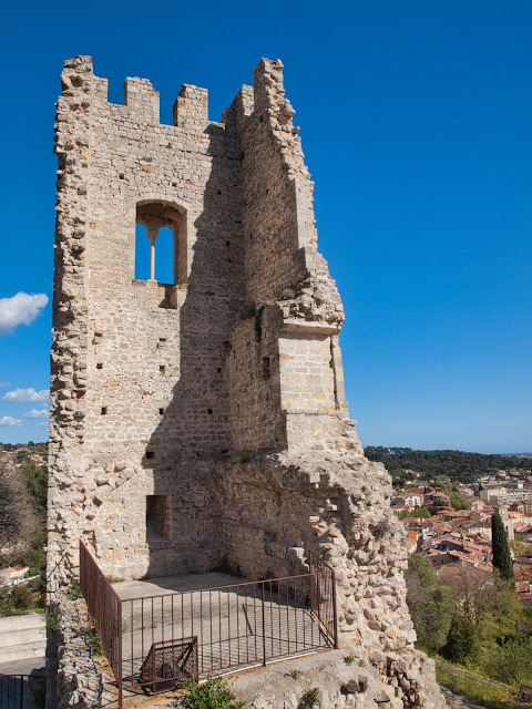 jiemve, le temps d'une pose, Ollioules, château, féodal, vicomte de Marseille