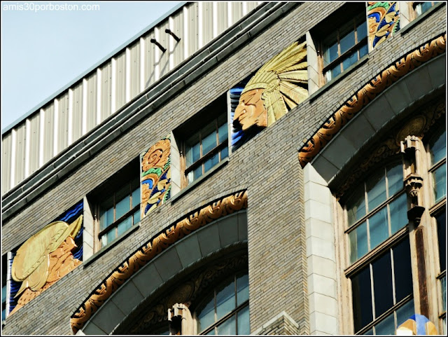Art Deco en la Fachada del Home Saving Bank en la Ciudad de Albany
