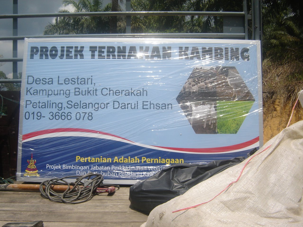 Projekmeru.blogspot.com: Papan Tanda di Kandang Kami