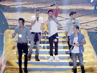 http://demasiadamoda.blogspot.com/2013/08/one-direction-teen-choice-awards-2013.html