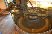 Spinning honey extractor