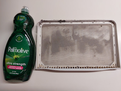 Picture of washing dryer lint trap with Palmolive dish soap