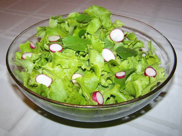 green salad topped with radish slices