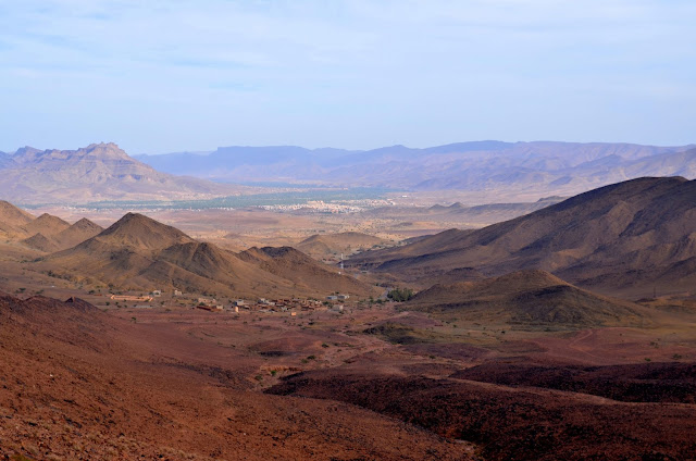 Marruecos. valle del draa. entrada al valle
