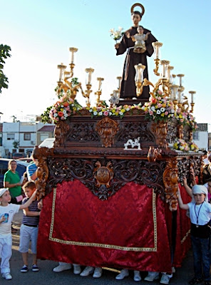 DOLORES DE TORREBLANCA (SEVILLA): PROCESIONA A SAN ANTONIO DE PADUA