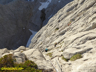 Guia de alta montaña Fernando Calvo , guiasdelpicu.com picos de europa escaladas al naranjo