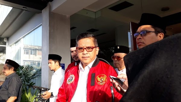 Hasto PDIP Minta Rocky Gerung Lepaskan Kewarganegaraan