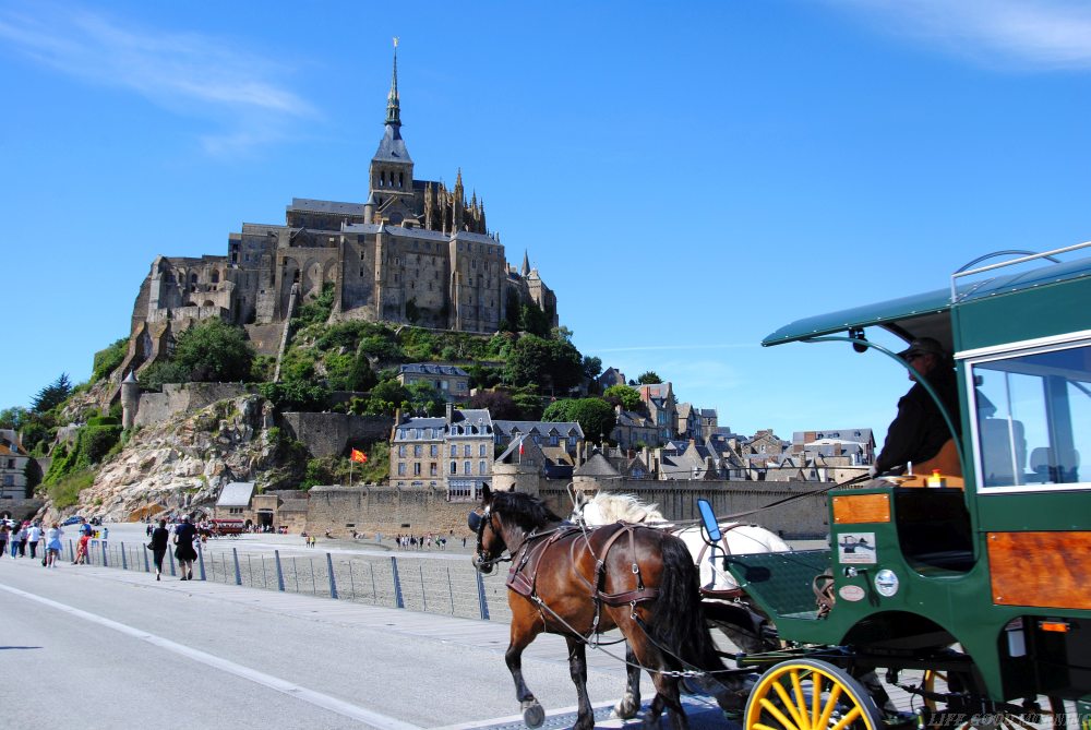 Mont Saint Michel - mistyczny klasztor między Normandią a Bretanią.