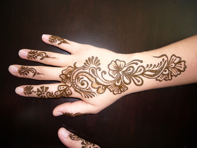 easy mehndi designs for hands photos