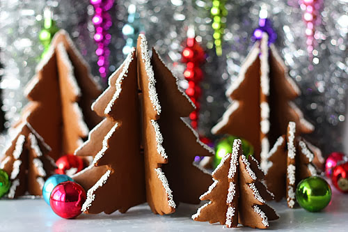 http://www.notmartha.org/archives/2011/12/21/3d-christmas-tree-gingerbread-cookies/