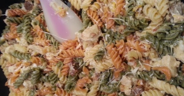 Baking Banquet: CHEESY SAUSAGE CHICKEN ROTINI (SKILLET DINNER)