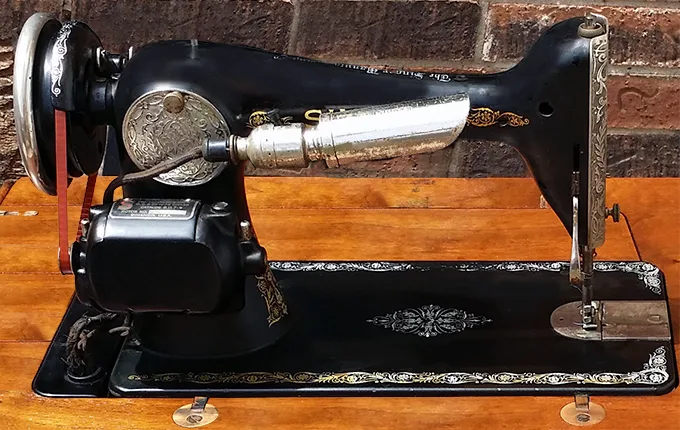 Antique Singer Sewing Machine - Class 66