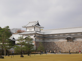 五十間長屋と三の丸広場