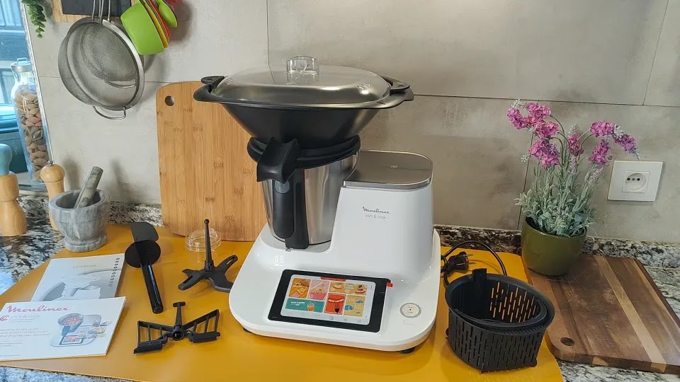 Probamos la 'thermomix' de Carlos Ríos: el robot de Moulinex que cocina  pulsando un botón