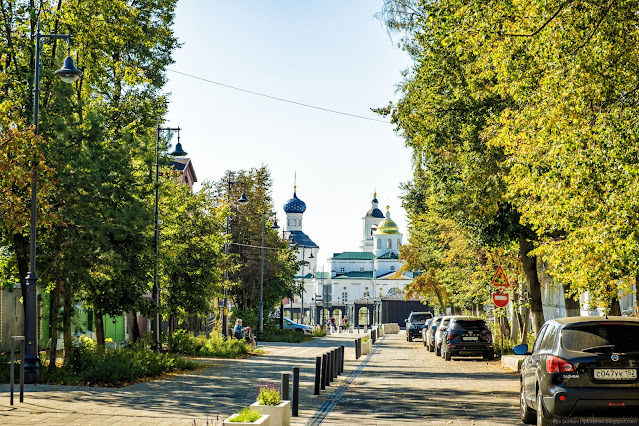 Пешеходная улица ведущая к церкви